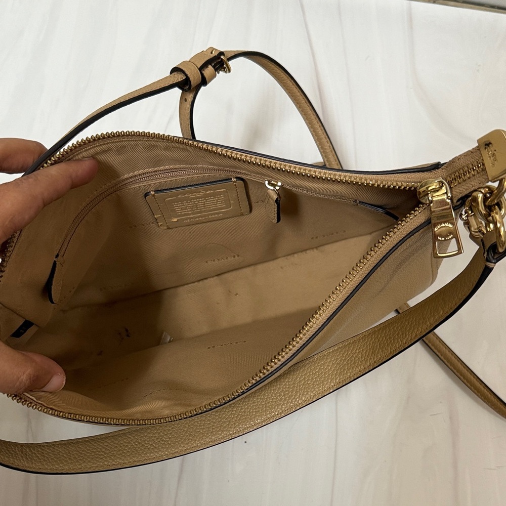 Vintage Coach Tan Leather Shoulder Bag - Picture 5 of 7